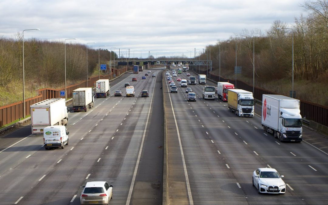 متى تختار الشحن البري بدلاً من وسائل النقل الأخرى